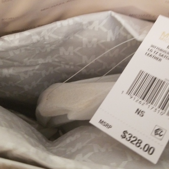 Micheal Kors new large tan handbag with tags. - Picture 3 of 3